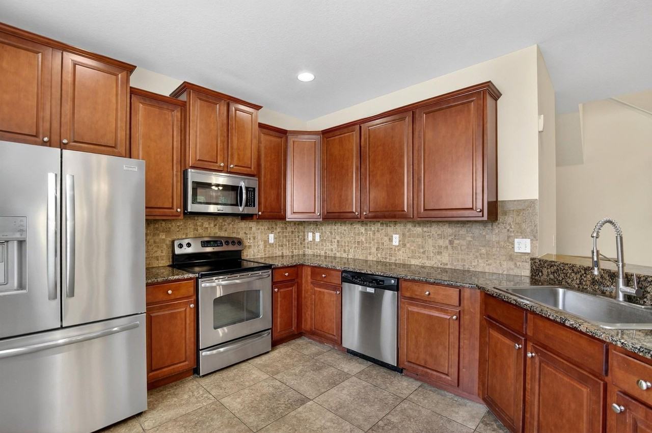 714 Ashentree Dr - Photo 5 of 40