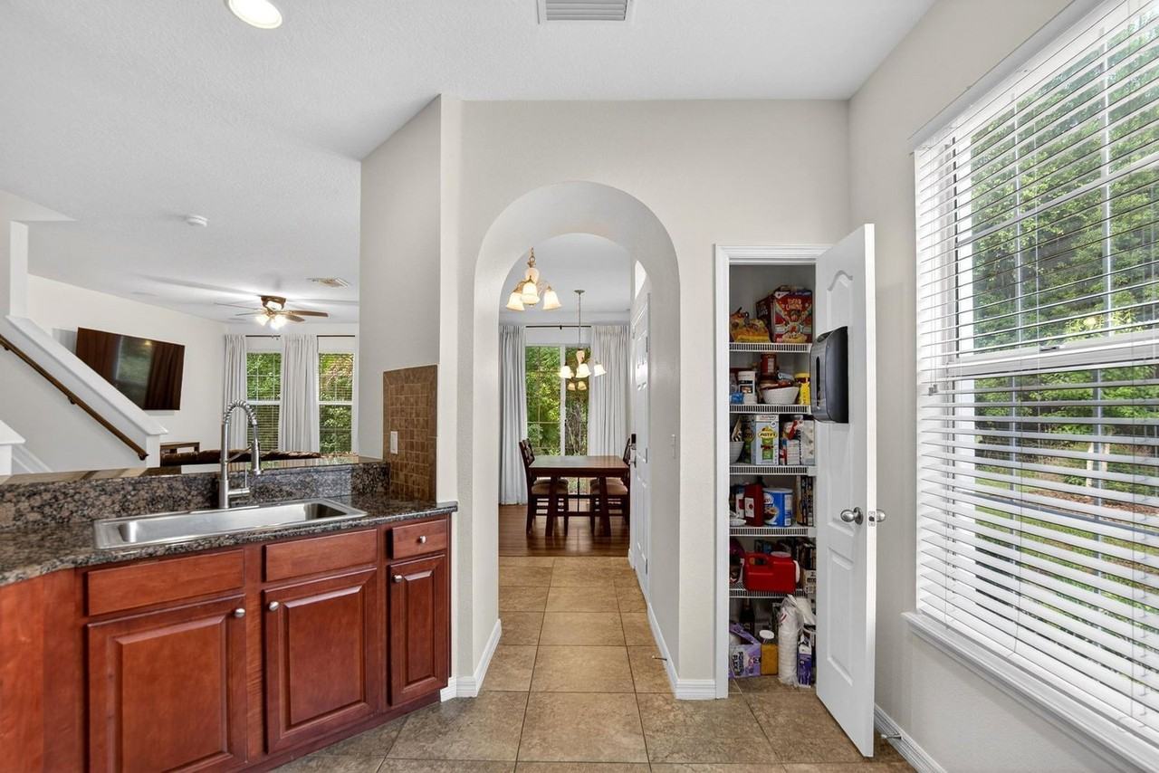714 Ashentree Dr - Photo 6 of 40