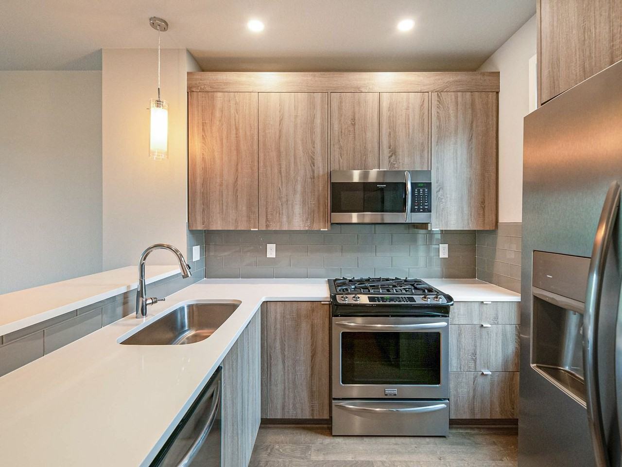 953 N Skidmore St - Photo 3 of 21