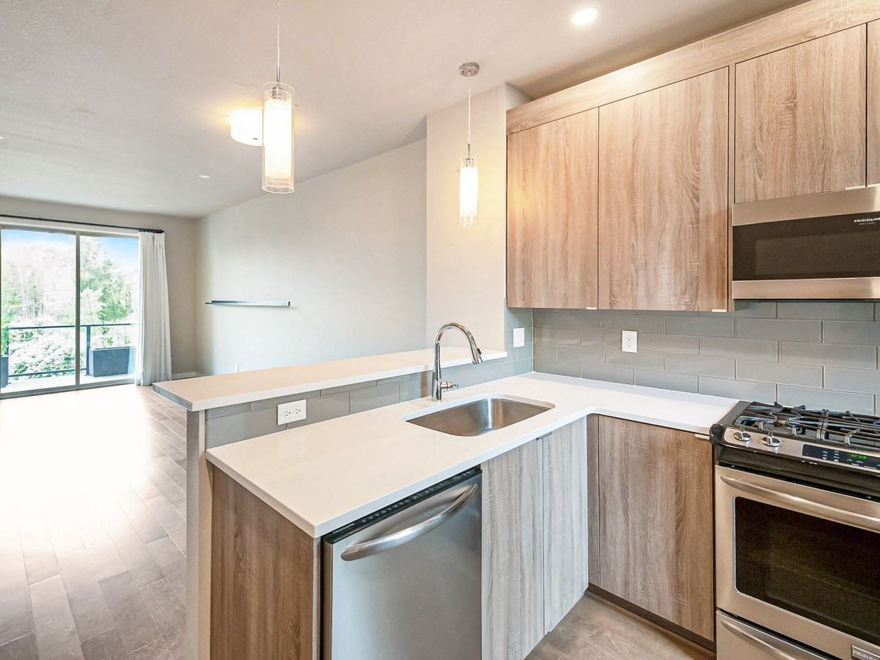 953 N Skidmore St - Photo 4 of 21