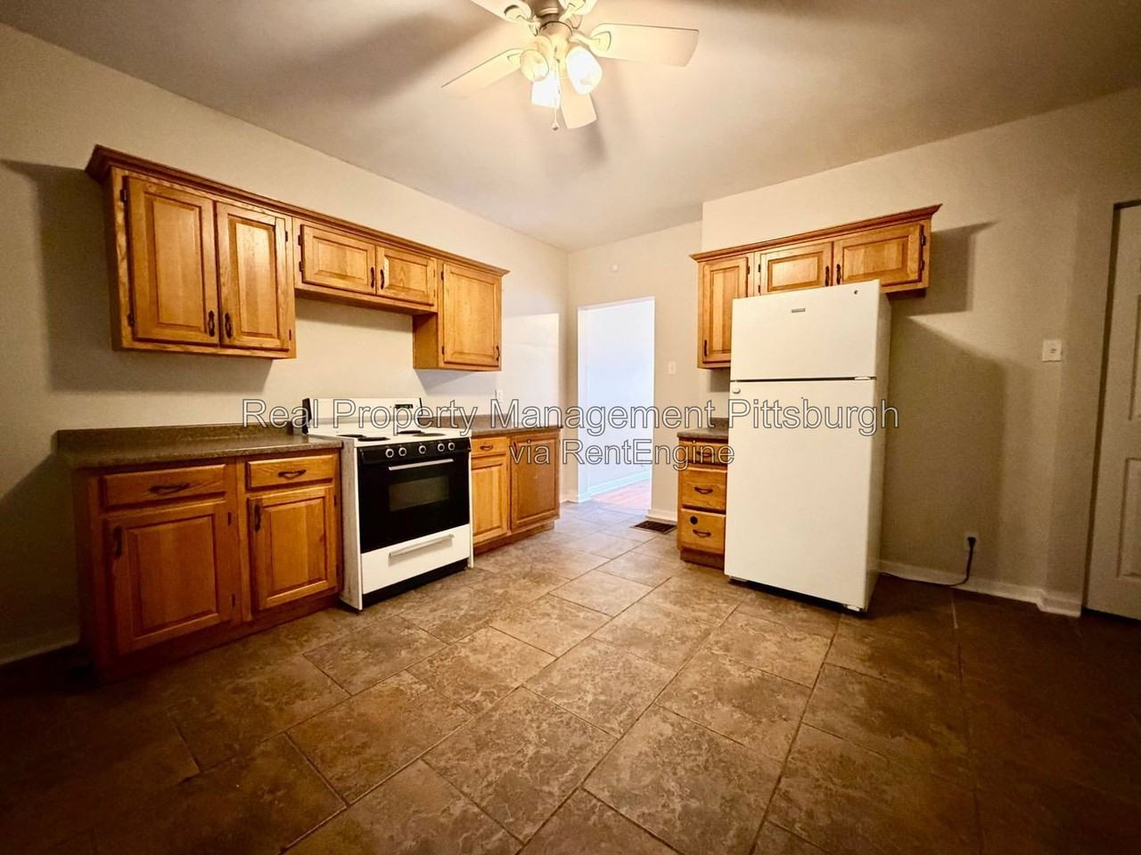207 Edmond St - Photo 5 of 12