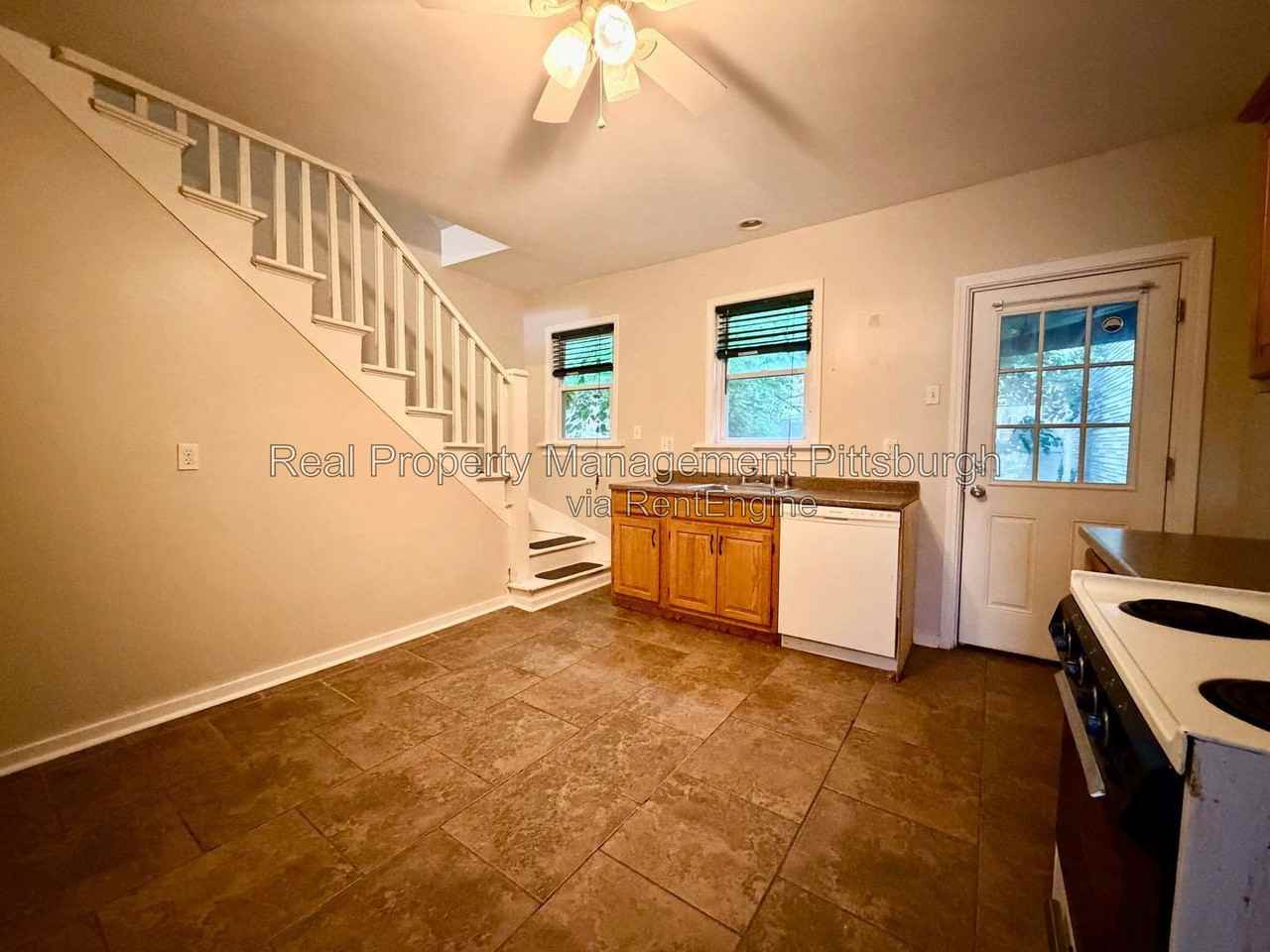 207 Edmond St - Photo 6 of 12