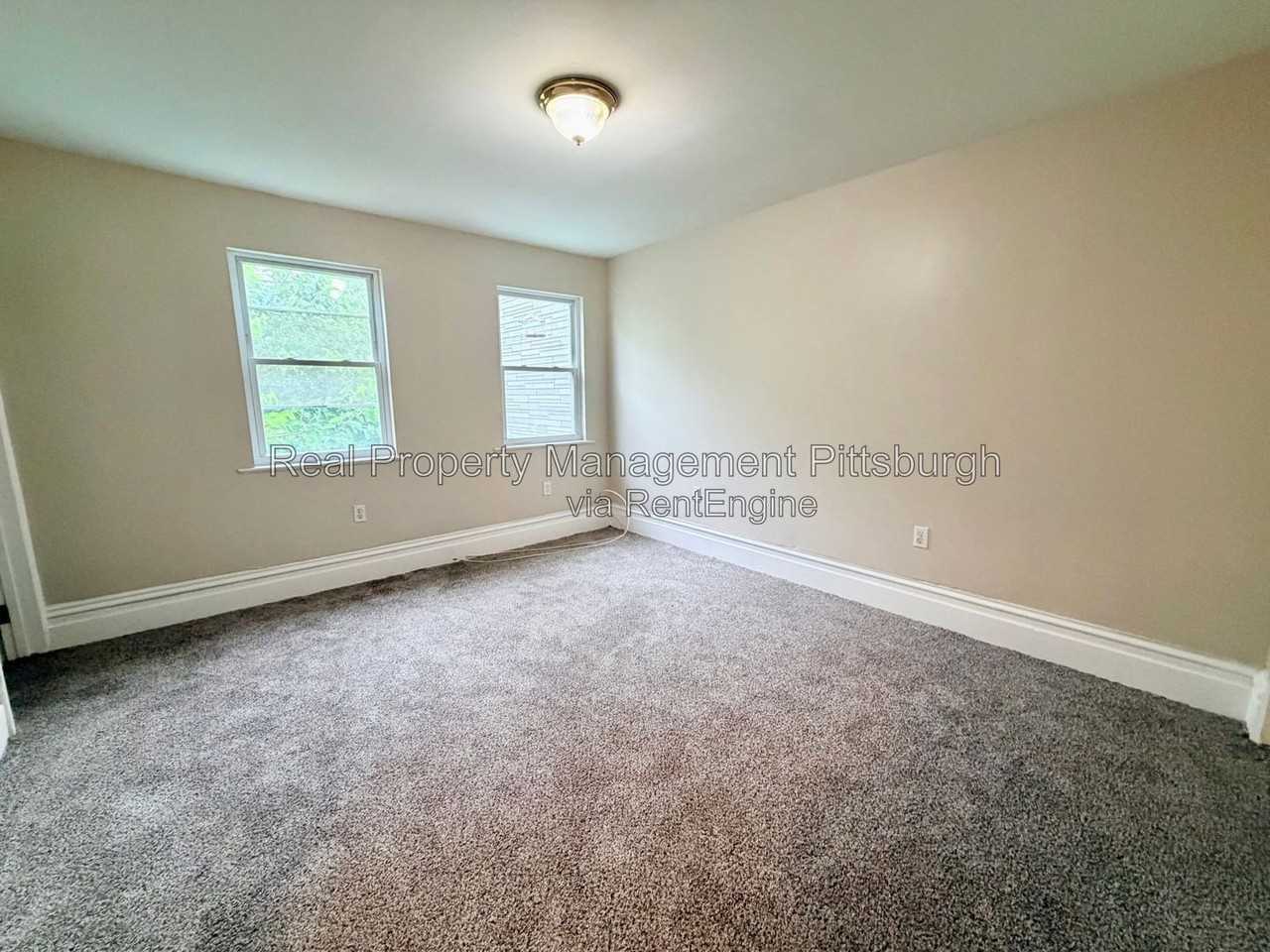 207 Edmond St - Photo 7 of 12