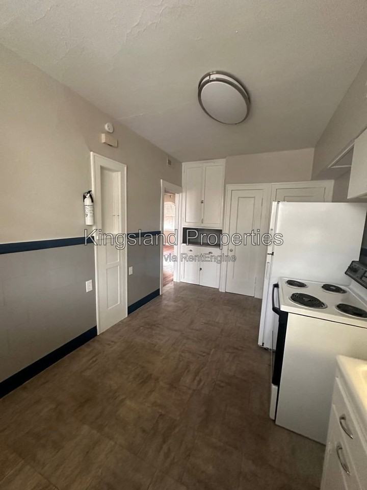 3711 Bates St #2E - Photo 7 of 14