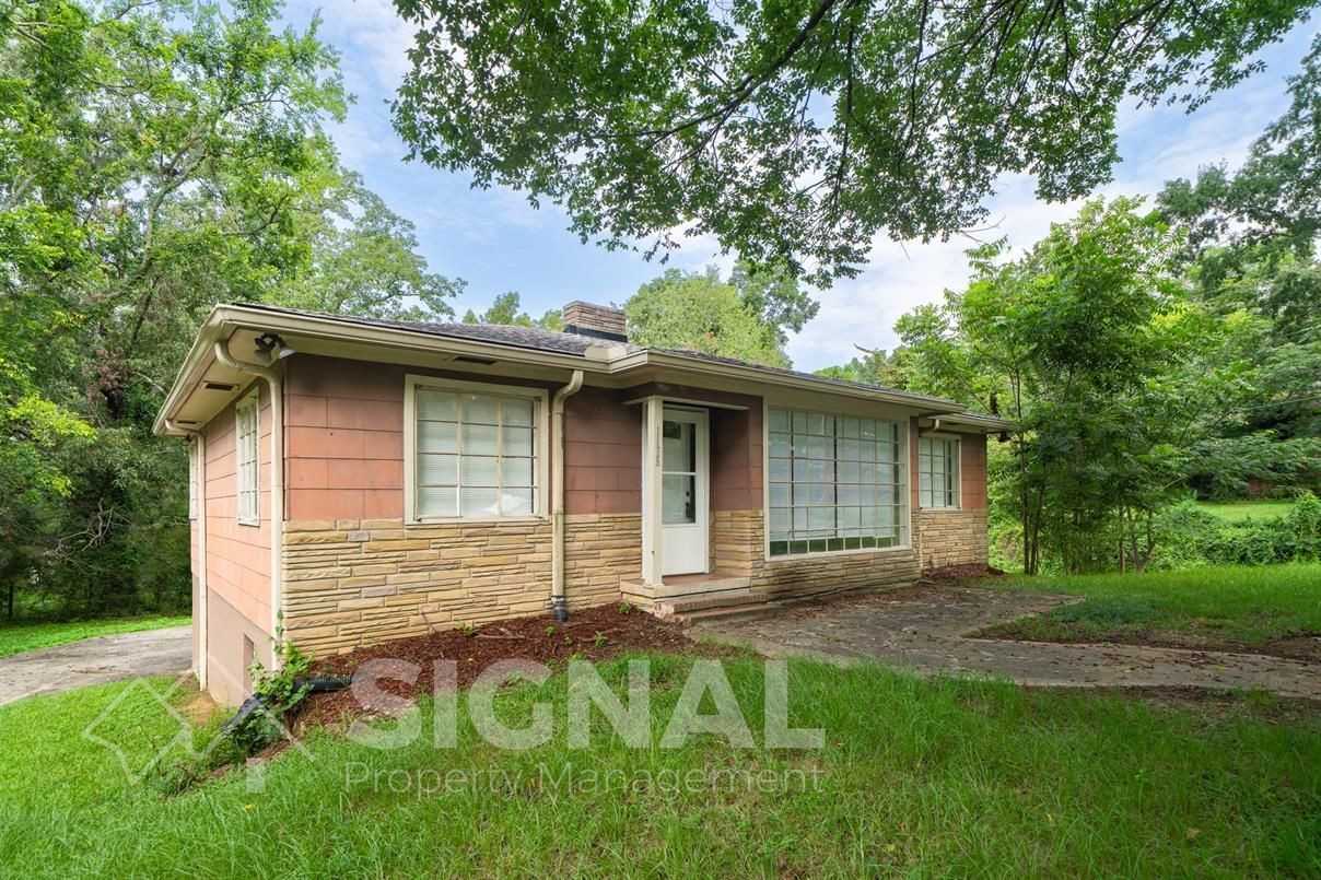 1156 Skyline Dr - Photo 3 of 36