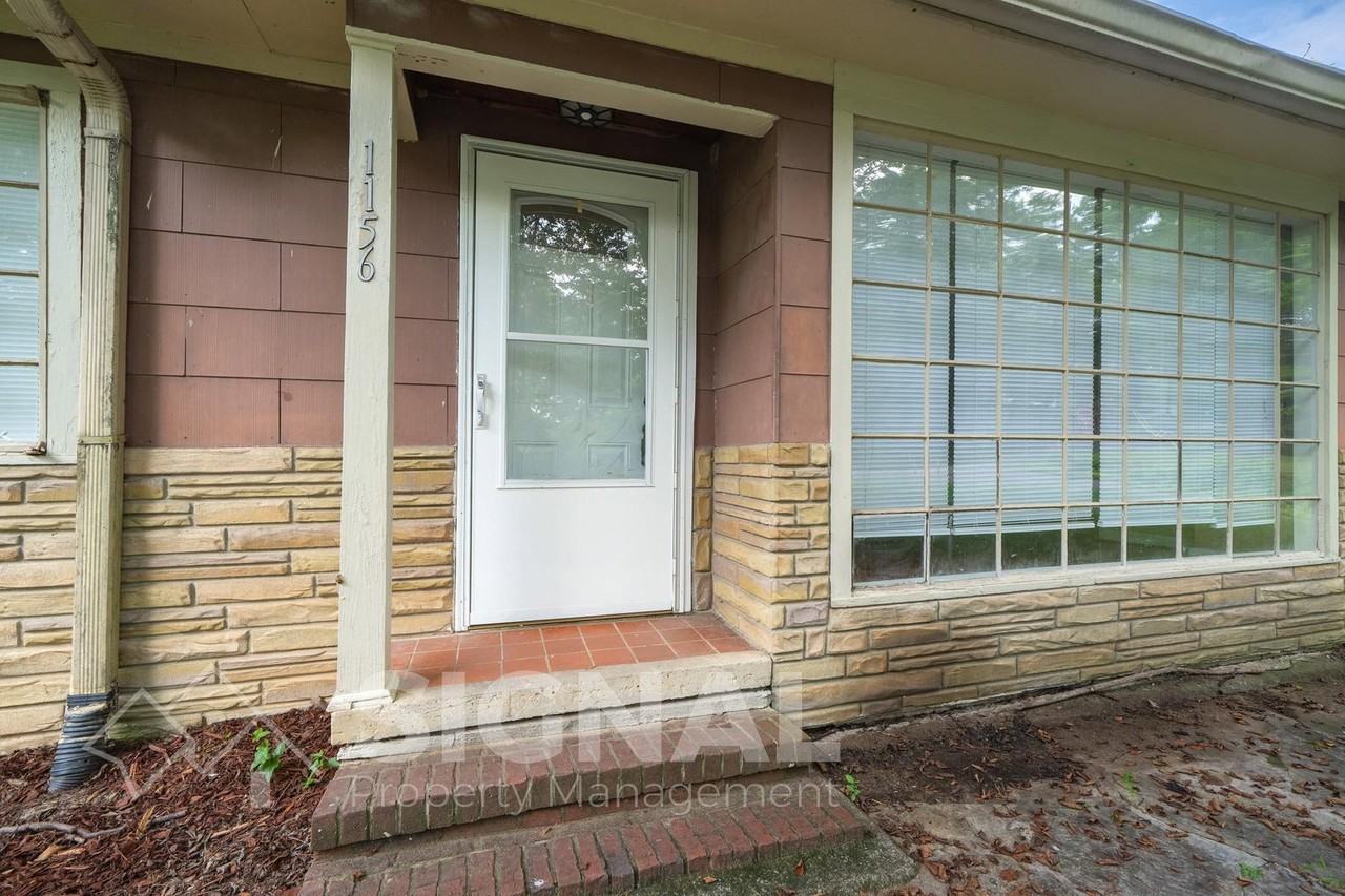 1156 Skyline Dr - Photo 4 of 36