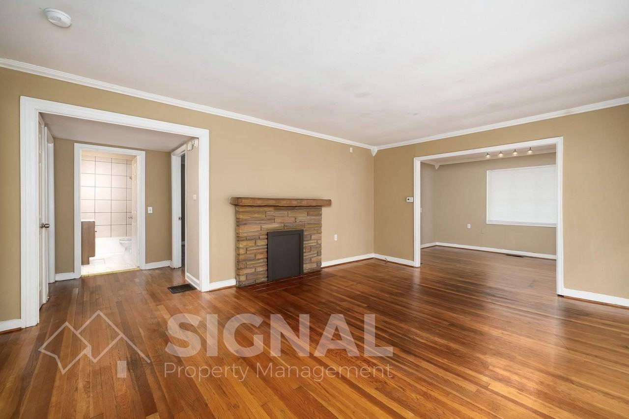 1156 Skyline Dr - Photo 6 of 36