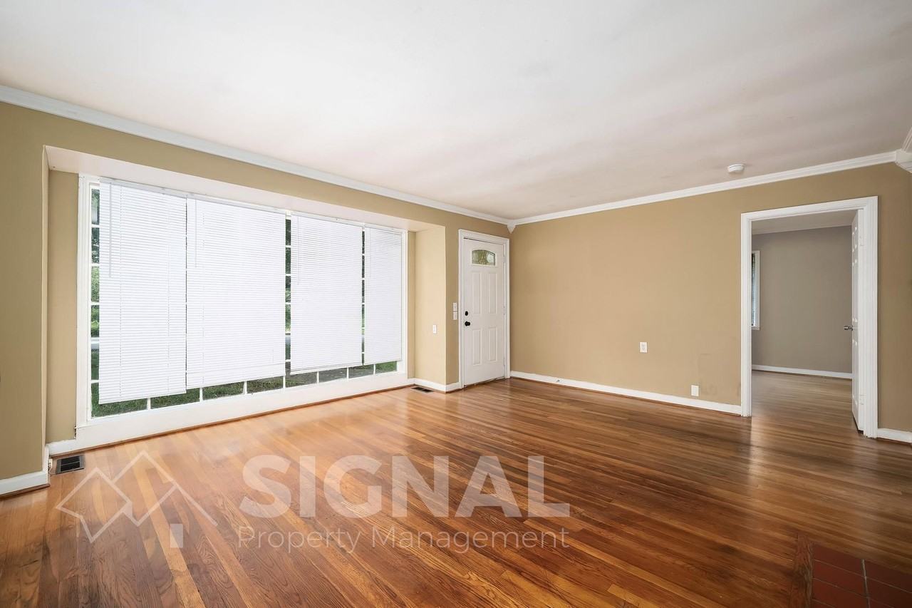 1156 Skyline Dr - Photo 7 of 36