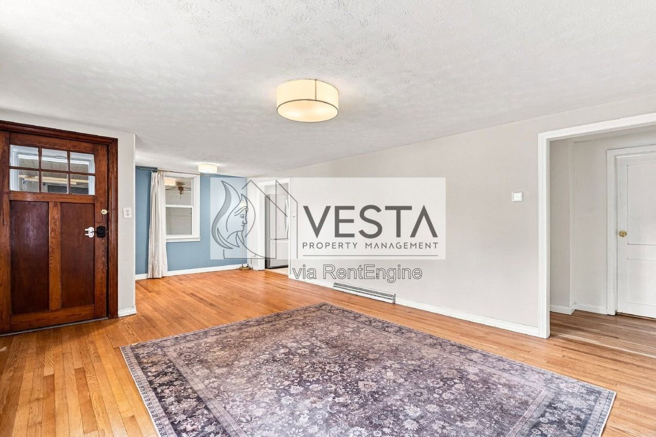 78 Moody Ave - Photo 6 of 37