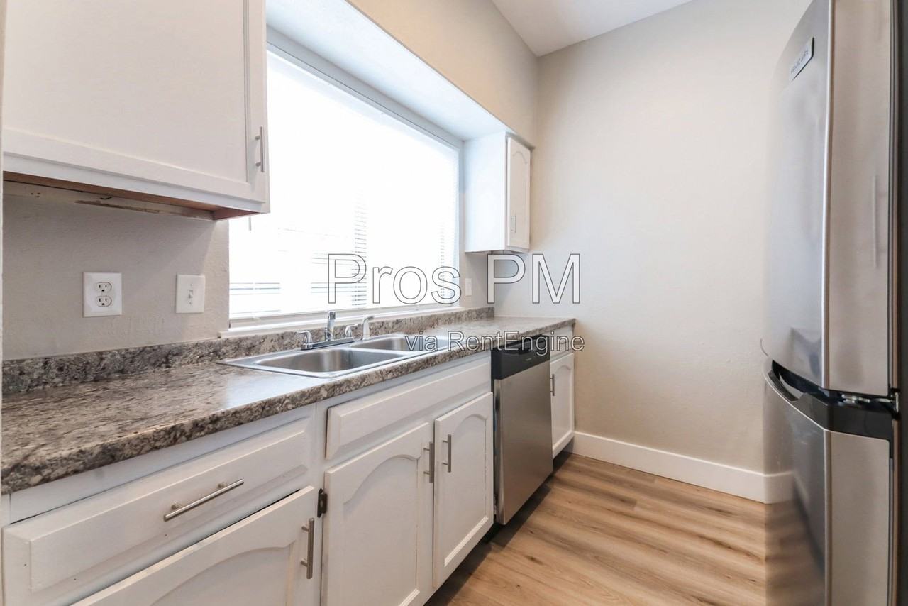 14140 Haymeadow Dr #111 - Photo 4 of 6