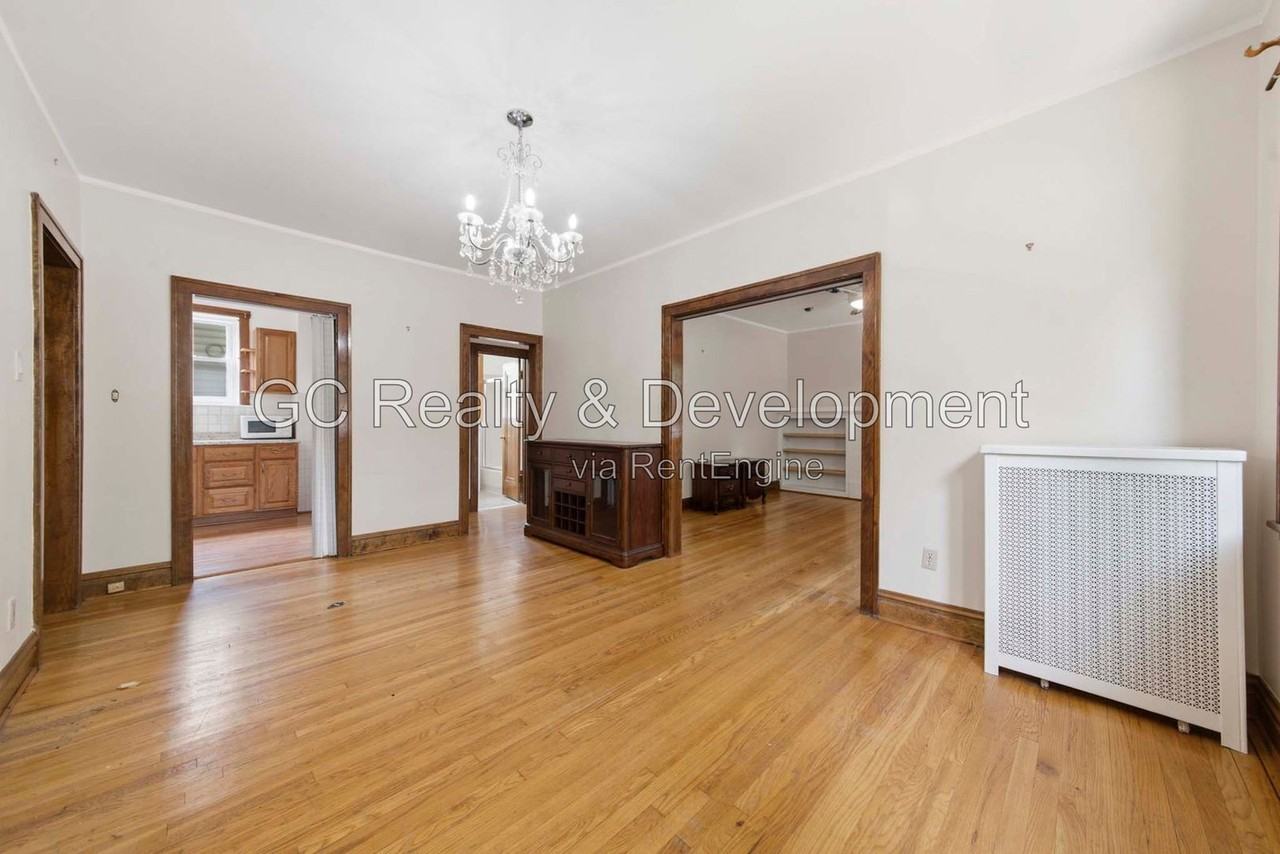 3938 N Lockwood Ave #3938-1 - Photo 3 of 17