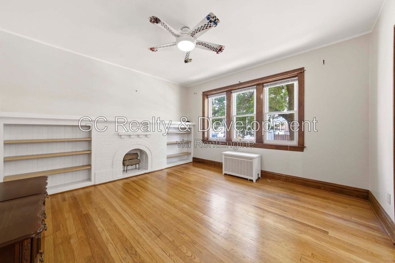 3938 N Lockwood Ave #3938-1 - Photo 4 of 17