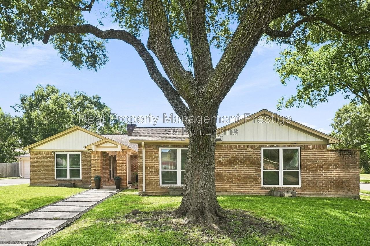 1135 Trowbridge Dr - Photo 2 of 21