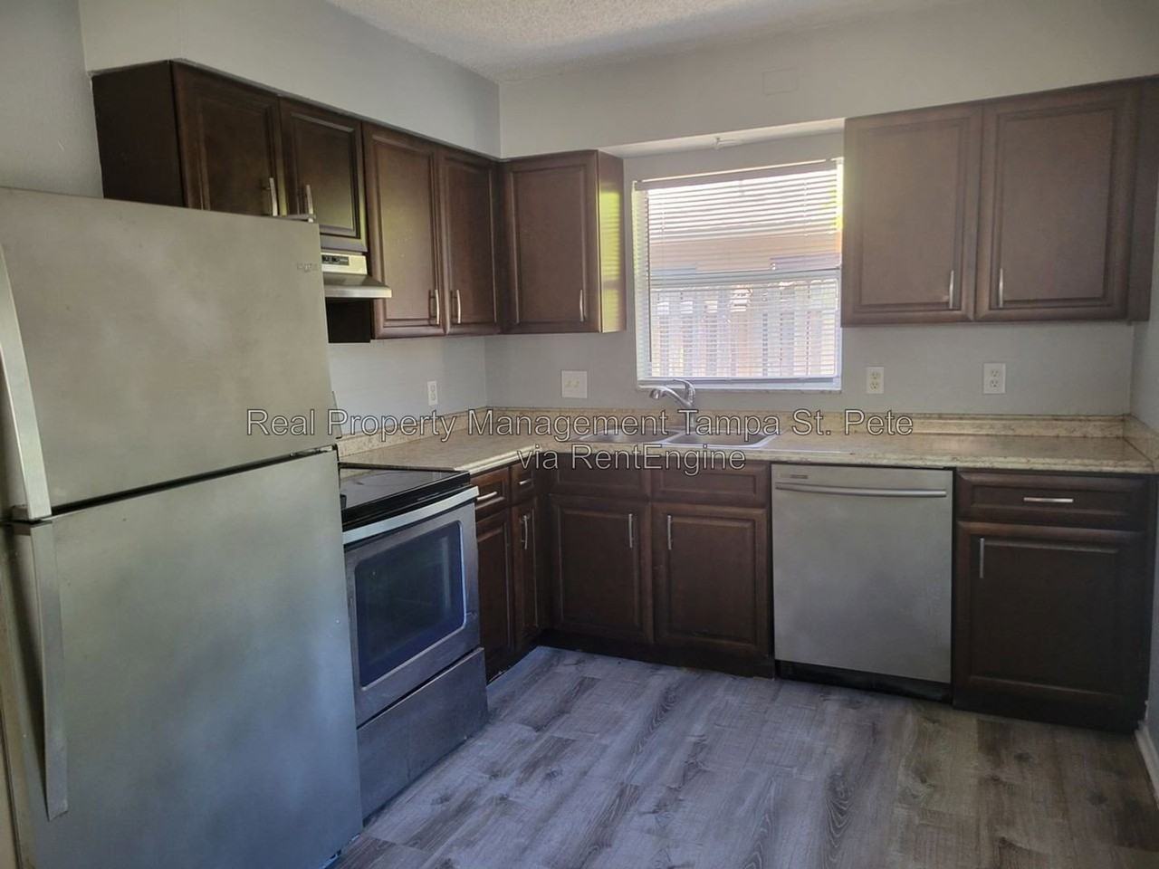 917 Lake Palms Dr - Photo 5 of 10