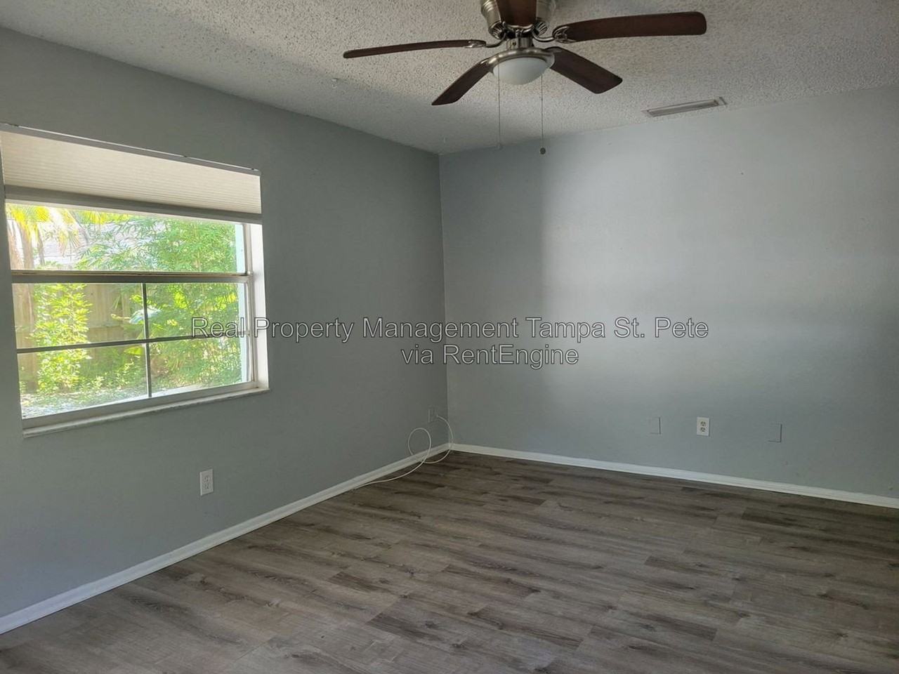 917 Lake Palms Dr - Photo 7 of 10