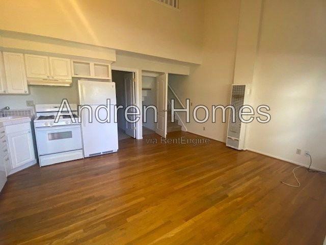 126 Pine St - Photo 5 of 10