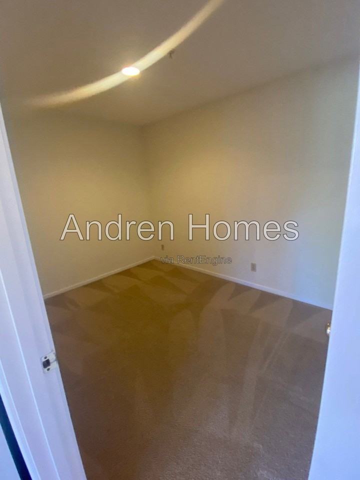 126 Pine St - Photo 6 of 10