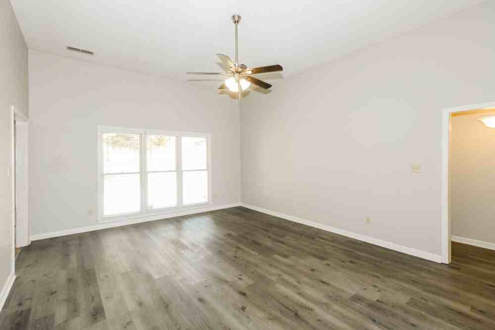 9224 Chimneyrock Blvd - Photo 5 of 17