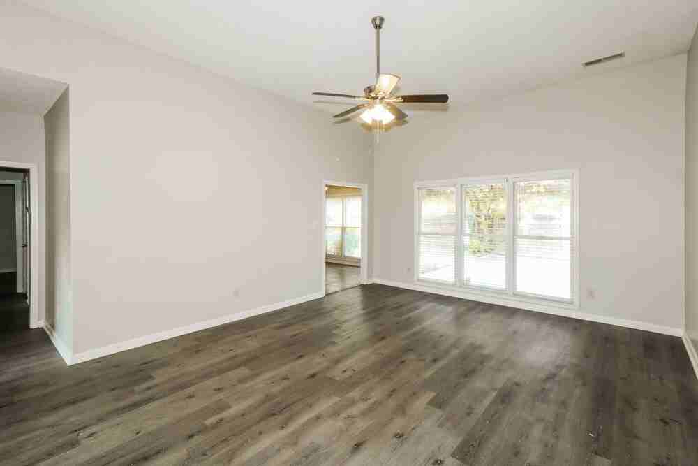 9224 Chimneyrock Blvd - Photo 6 of 17