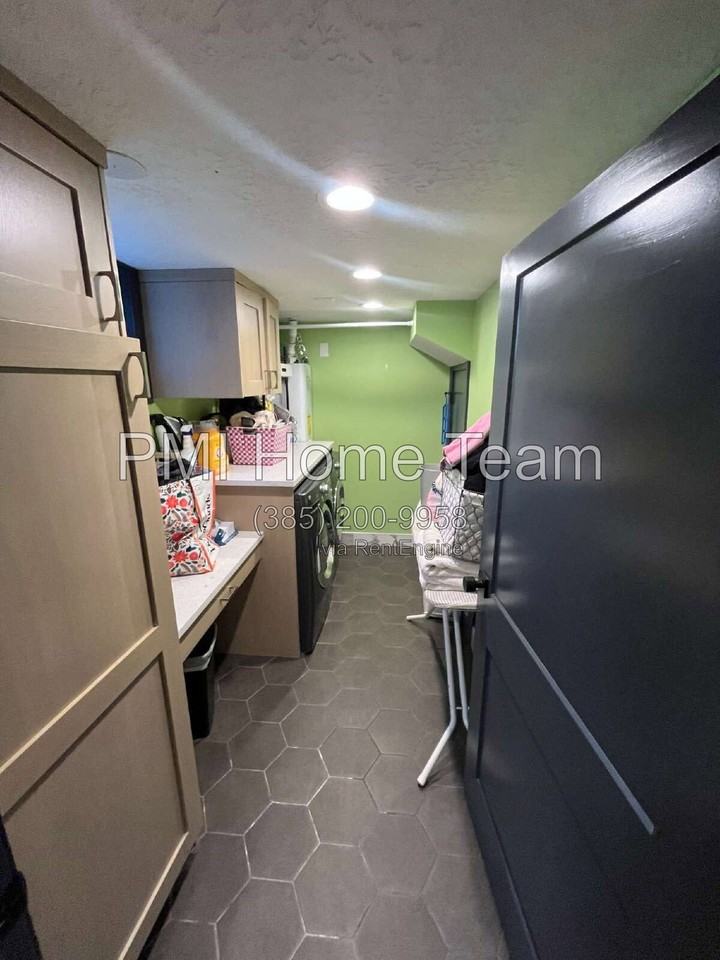 266 E 100 N - Photo 4 of 13