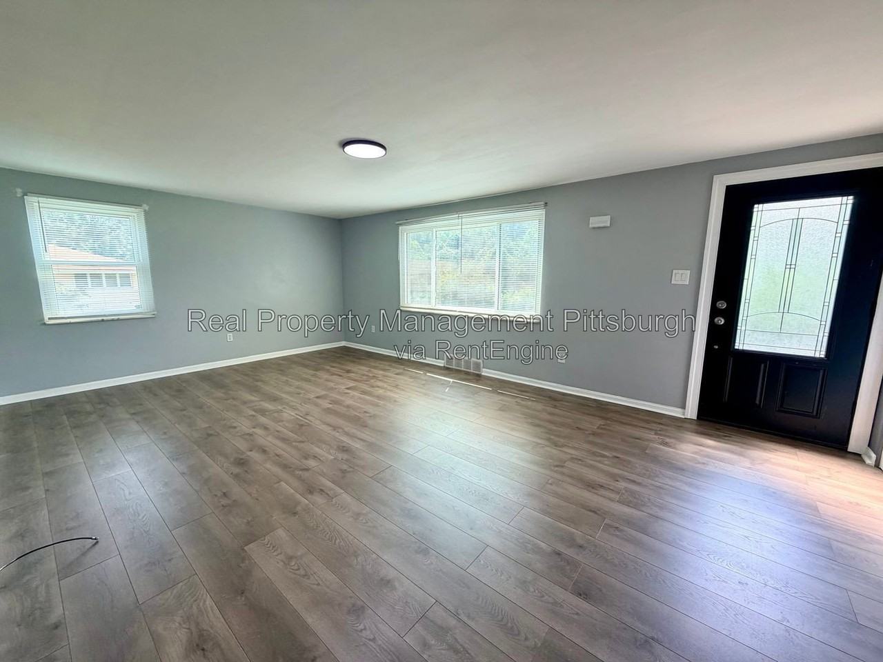 7802 Noblestown Rd - Photo 3 of 14
