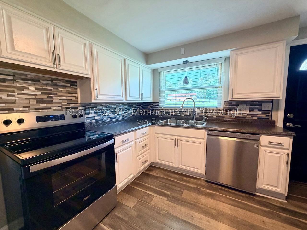 7802 Noblestown Rd - Photo 5 of 14