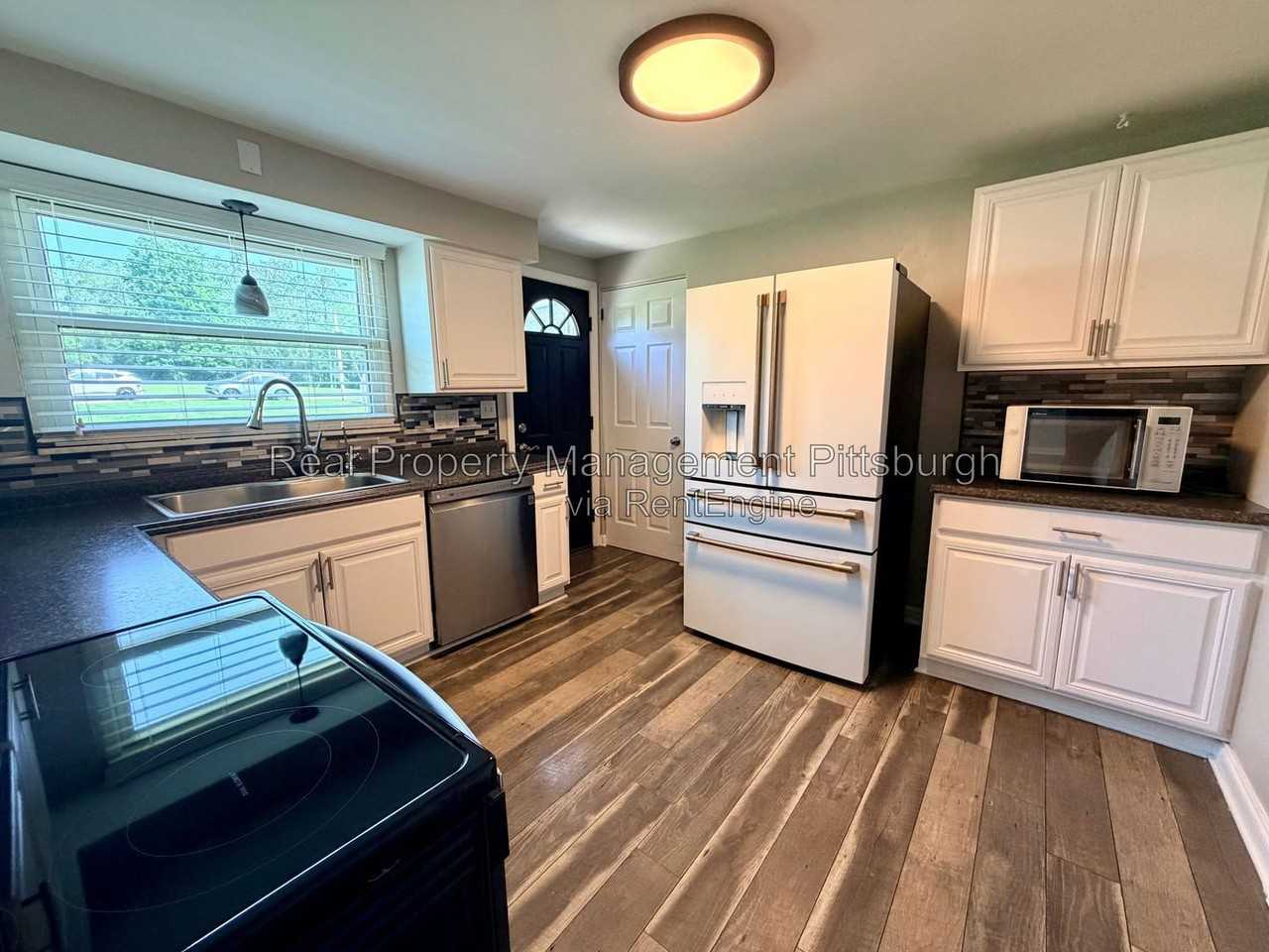 7802 Noblestown Rd - Photo 6 of 14