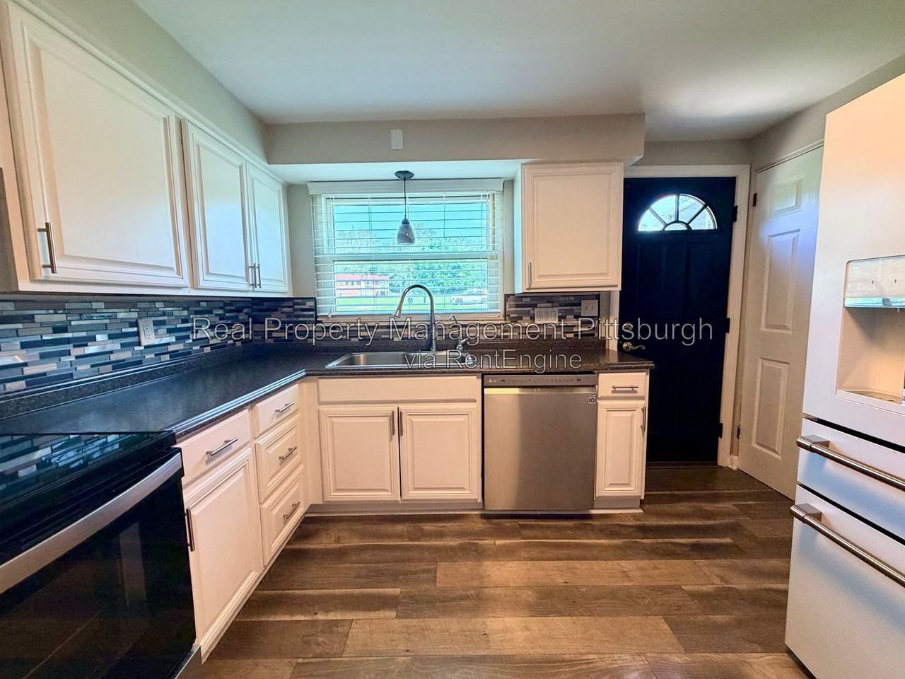 7802 Noblestown Rd - Photo 7 of 14
