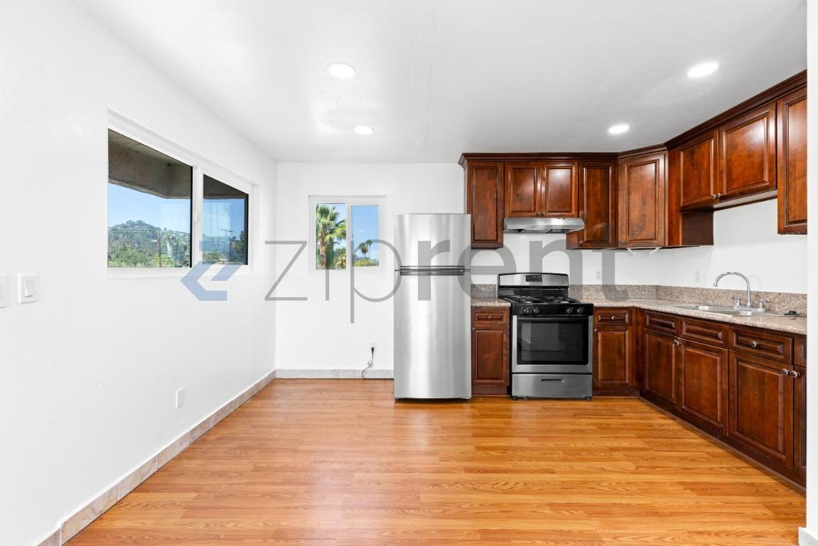 1031 Leslie Rd #4 - Photo 5 of 11
