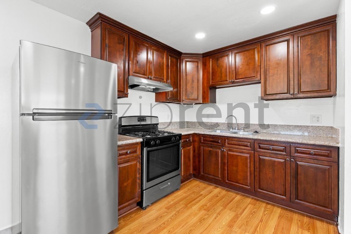 1031 Leslie Rd #4 - Photo 6 of 11