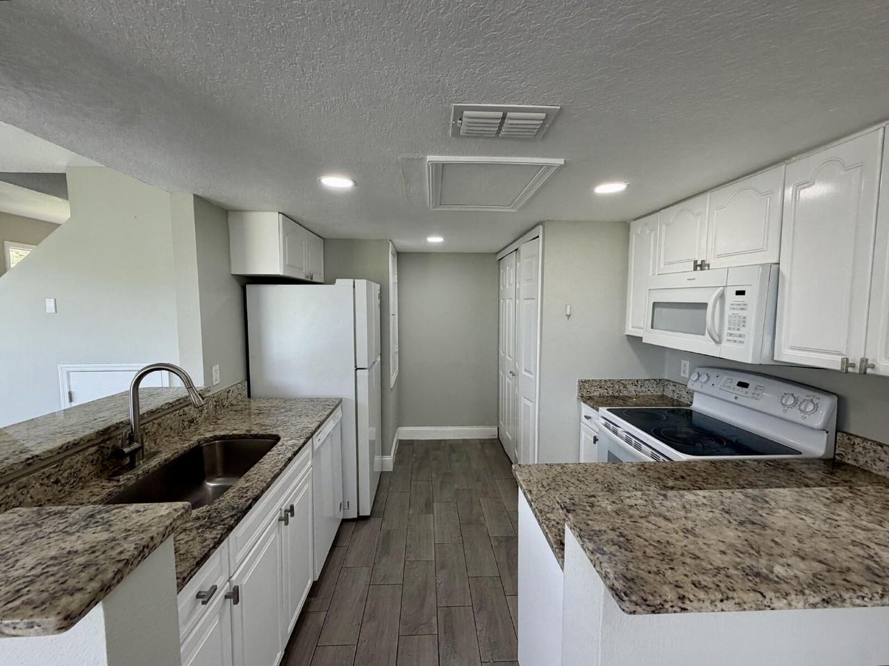 1334 Washington Palm Loop #A - Photo 2 of 15