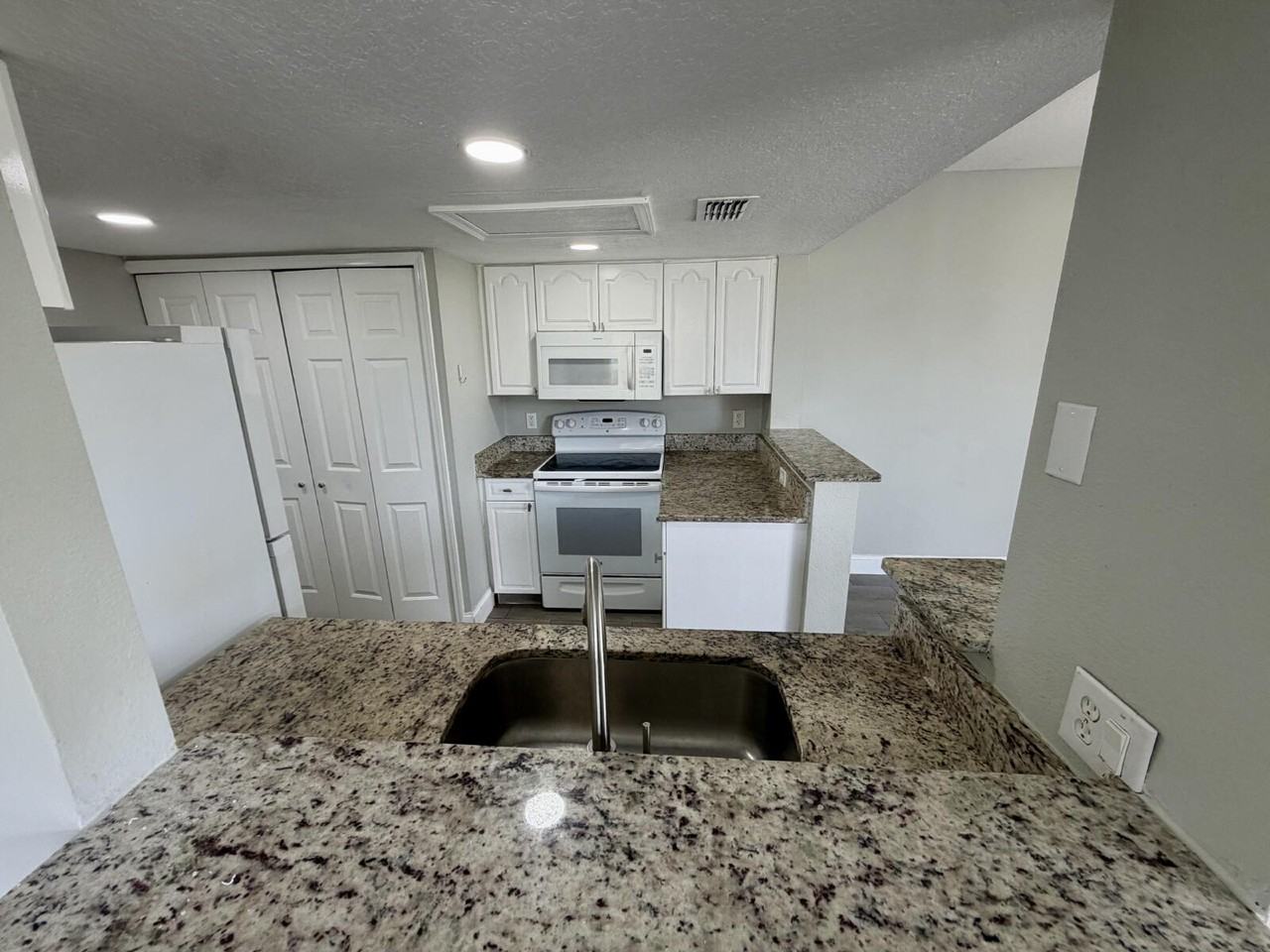 1334 Washington Palm Loop #A - Photo 3 of 15