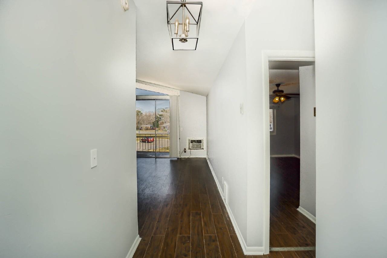 613 Hillsboro Rd Apt A23 - Photo 3 of 27
