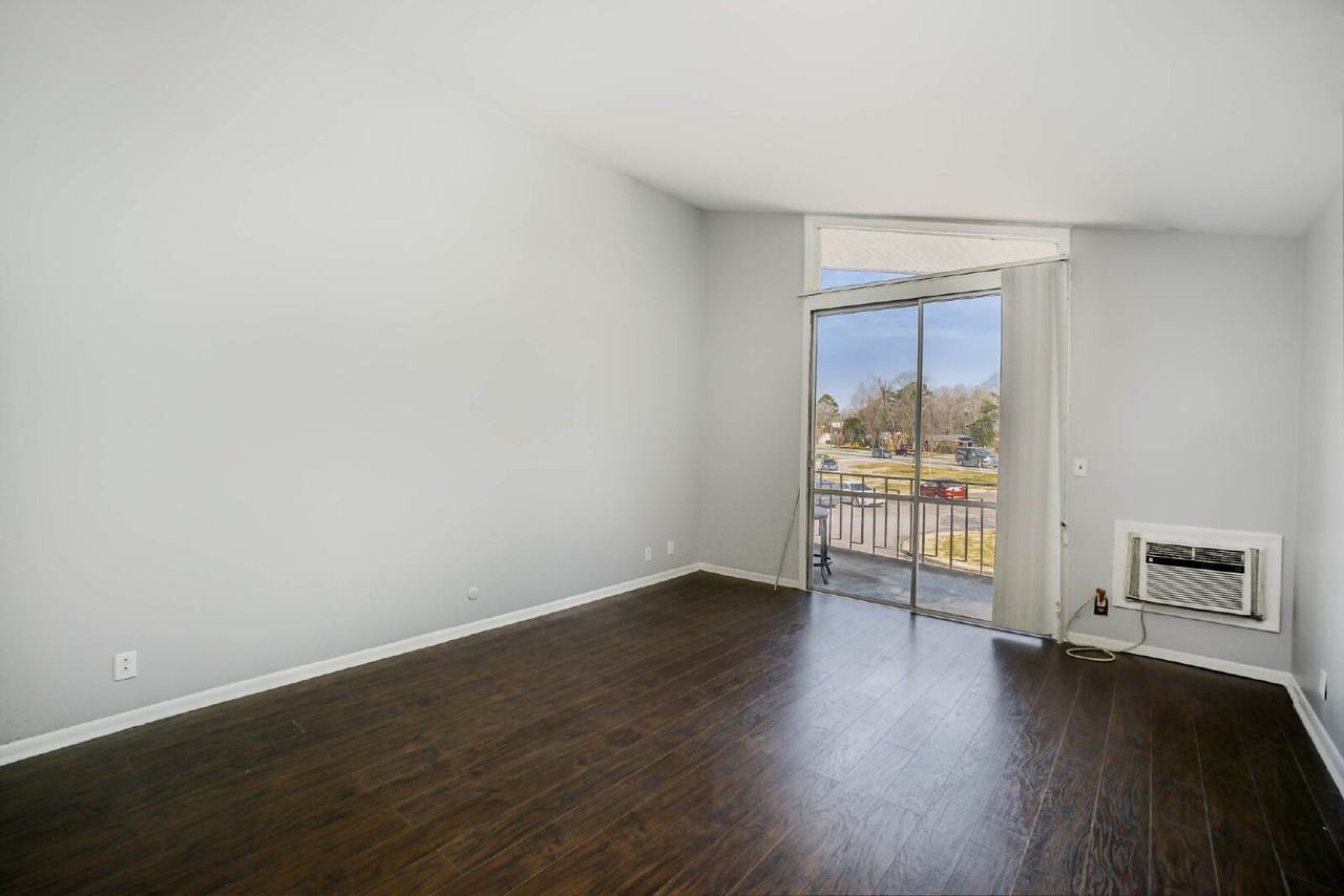 613 Hillsboro Rd Apt A23 - Photo 4 of 27