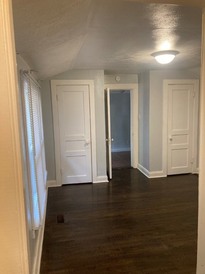 606 Morton St - Photo 5 of 15