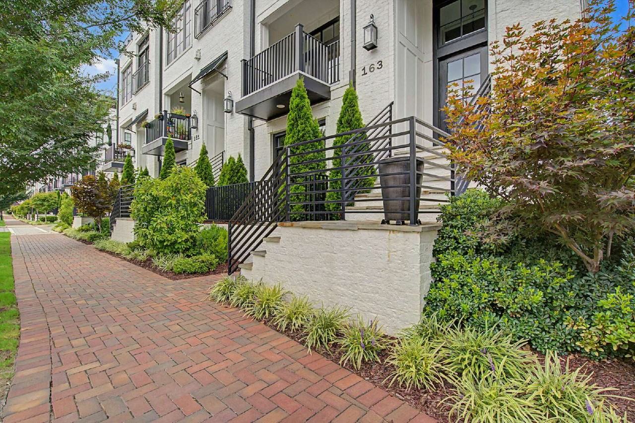 163 E Park St - Photo 6 of 50