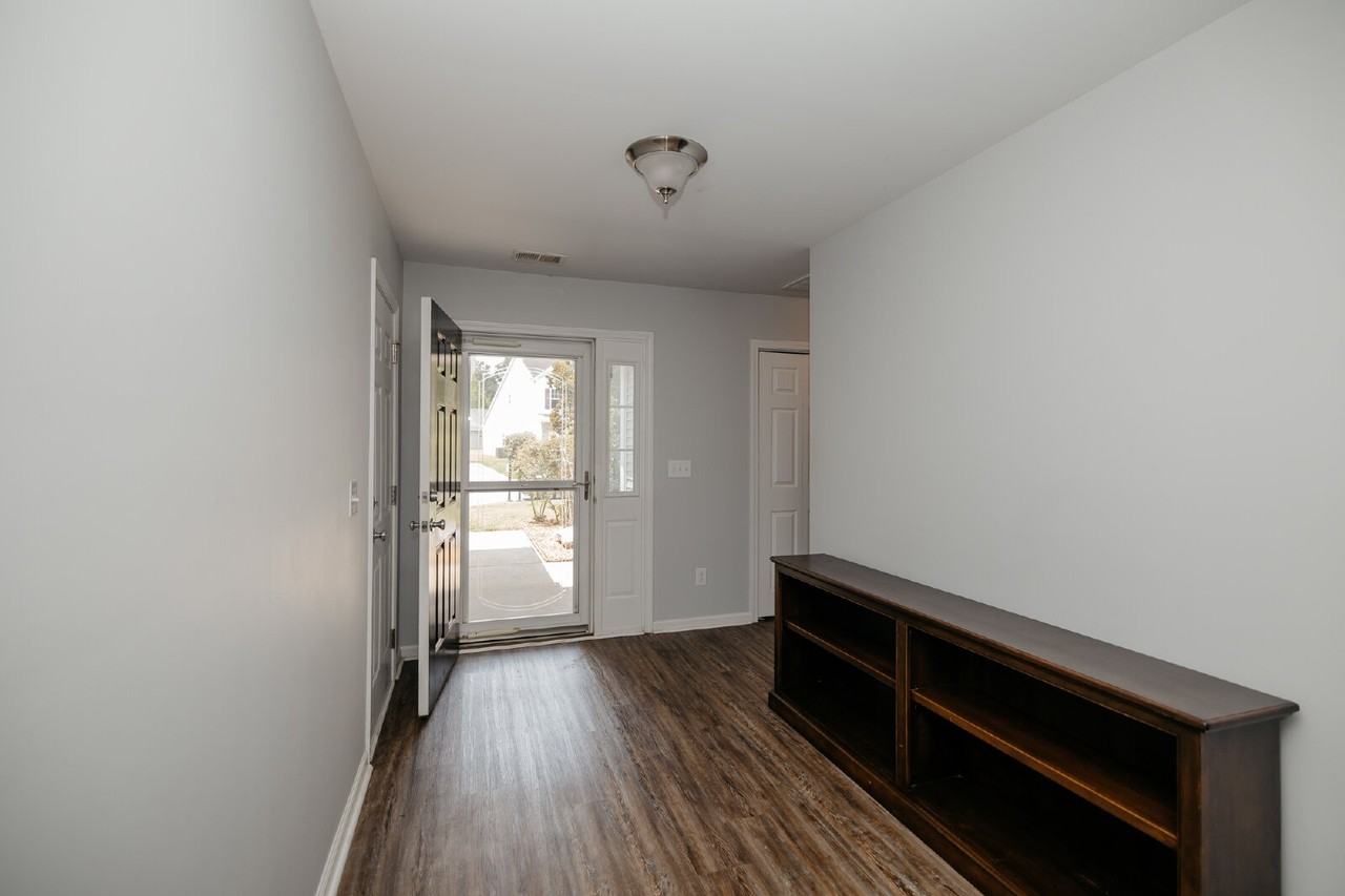 262 Island Green Rd - Photo 5 of 30
