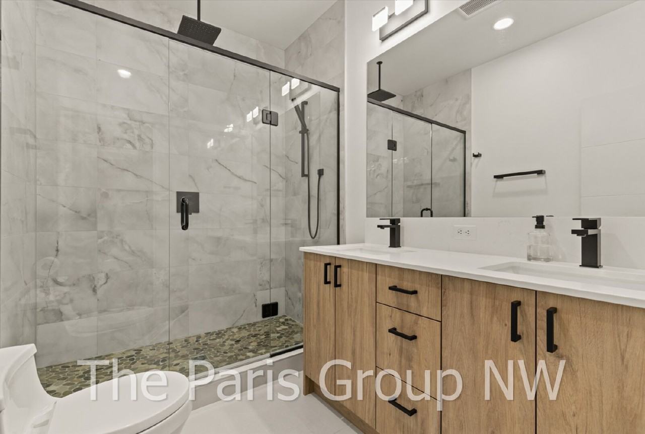 8453 Delridge Way Sw - Photo 3 of 41