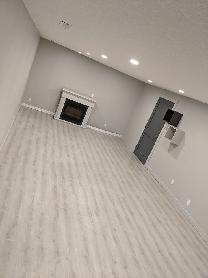 748 Queensland Dr Se - Photo 6 of 12