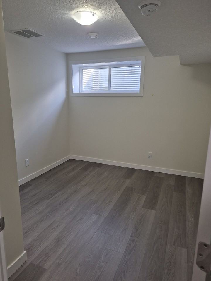 3643 6 Ave Sw - Photo 2 of 10