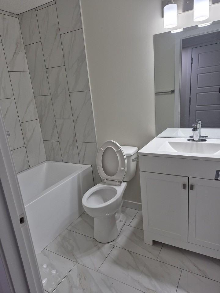 3643 6 Ave Sw - Photo 4 of 10