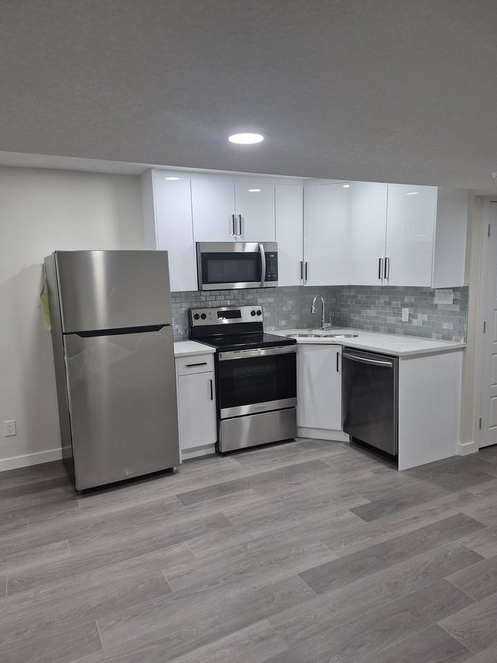 3643 6 Ave Sw - Photo 7 of 10