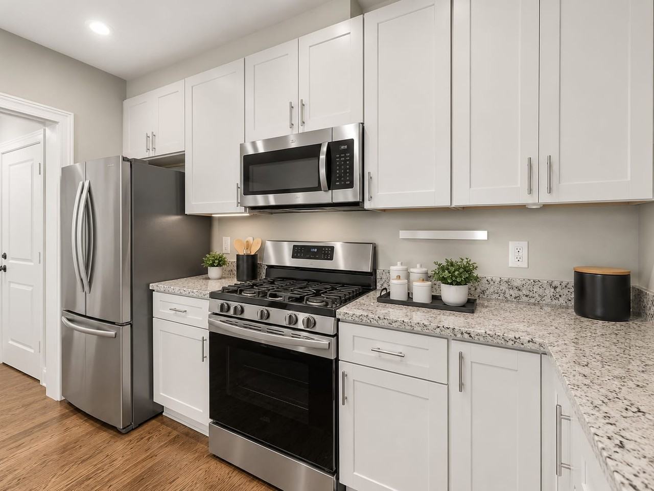 1018 13th St Se #NA - Photo 4 of 11