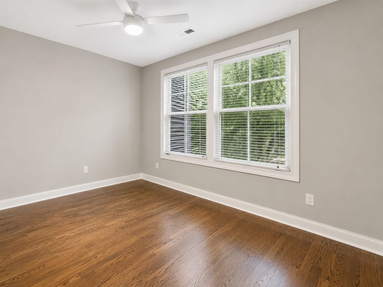 1018 13th St Se #NA - Photo 5 of 11