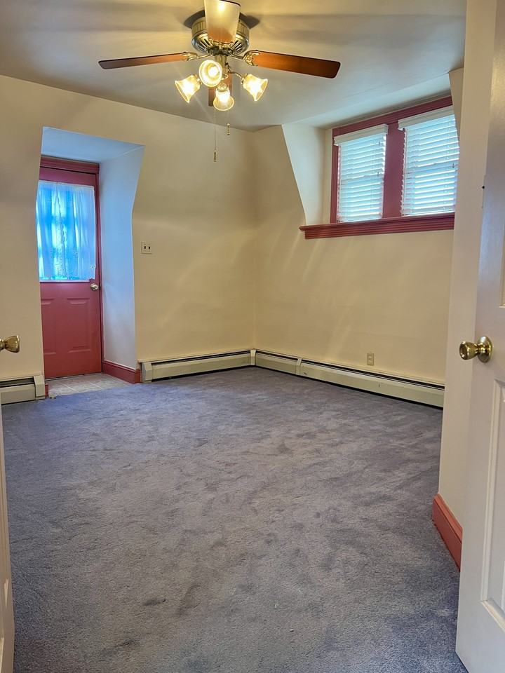 48 E Stewart Ave #B - Photo 7 of 11