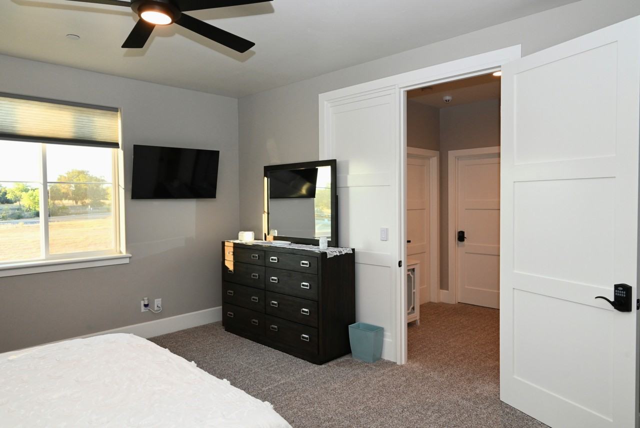 3202 Taylor Village Dr - Photo 3 of 10