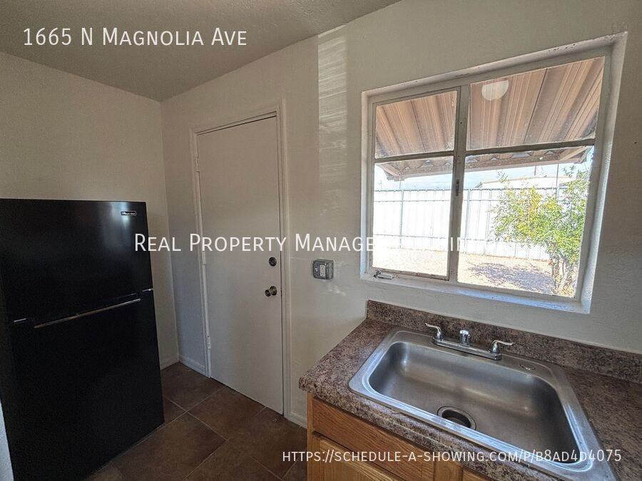 1665 N Magnolia Ave - Photo 6 of 10