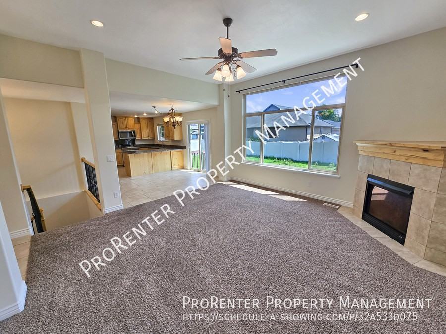 1911 S 1485 W - Photo 5 of 32