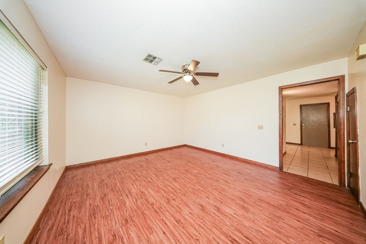 2614 Martin Ln - Photo 5 of 31