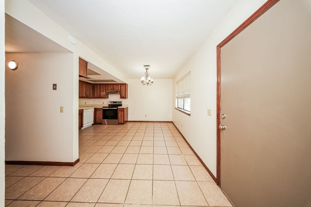 2614 Martin Ln - Photo 6 of 31